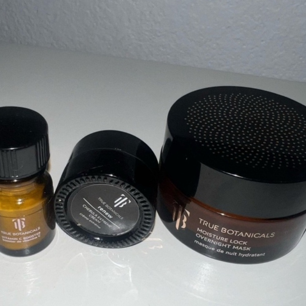 True Botanicals Extreme cream Vitamin C Booster & Moister Lock overnight Mask